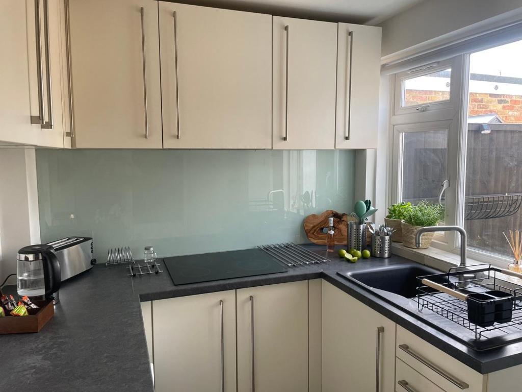 2 Bedroom House In Central Windsor - The Town Exterior foto